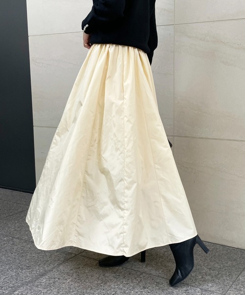 StyleSea（スタイルシー）の「タフタマキシフレアスカート（スカート・レディース・ホワイト/ブラック/ベージュ/ピンク/オレンジ/ブルー/グリーン/グレイッシュベージュ・MEDIUM）」の17枚目の写真