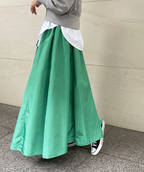 StyleSea（スタイルシー）の「タフタマキシフレアスカート（スカート・レディース・ホワイト/ブラック/ベージュ/ピンク/オレンジ/ブルー/グリーン/グレイッシュベージュ・MEDIUM）」の12枚目の写真