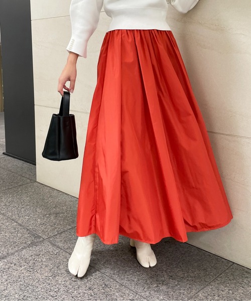 StyleSea（スタイルシー）の「タフタマキシフレアスカート（スカート・レディース・ホワイト/ブラック/ベージュ/ピンク/オレンジ/ブルー/グリーン/グレイッシュベージュ・MEDIUM）」の21枚目の写真