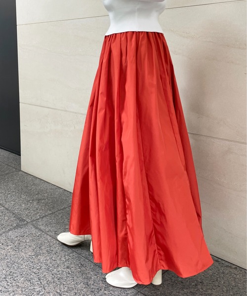 StyleSea（スタイルシー）の「タフタマキシフレアスカート（スカート・レディース・ホワイト/ブラック/ベージュ/ピンク/オレンジ/ブルー/グリーン/グレイッシュベージュ・MEDIUM）」の13枚目の写真