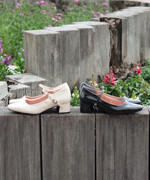 SESTO（セスト）の「スクエアトゥメリージェーンストラップパンプス