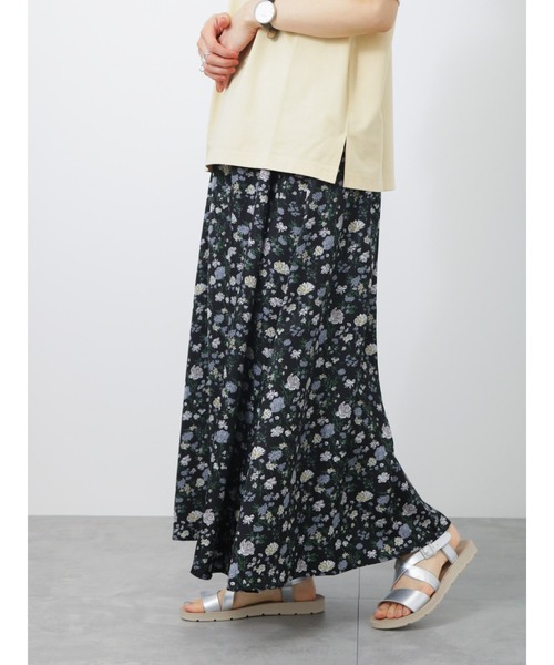 Samansa Mos2 blue（サマンサモスモスブルー）の「花柄スカート（スカート・レディース・ブラック/グレー/カーキ・ﾌﾘ-）」の2枚目の写真