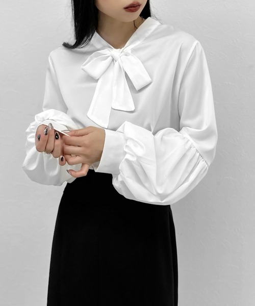 LVEU.（ラブユ.）の「【ZOZOTOWN限定】Volume sleeve bowtie blouse / ボリュームスリーブボウタイブラウス（シャツ/ブラウス・レディース・ホワイト/ブラック・FREE）」の2枚目の写真