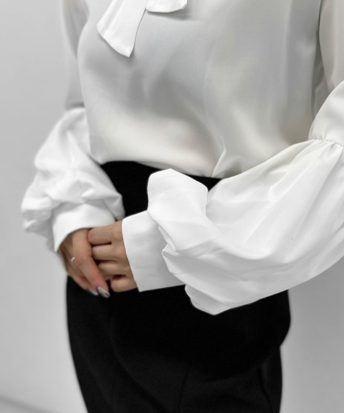 LVEU.（ラブユ.）の「【ZOZOTOWN限定】Volume sleeve bowtie blouse / ボリュームスリーブボウタイブラウス（シャツ/ブラウス・レディース・ホワイト/ブラック・FREE）」の16枚目の写真