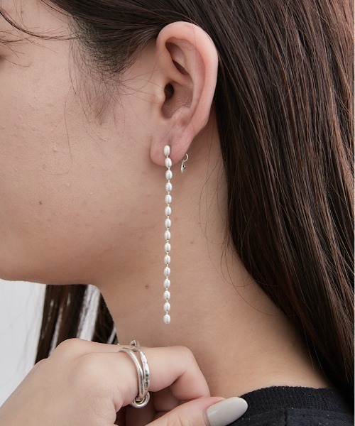 BIRTHDAY BAR（バースデイバー）の「【LIMITED NUMBER】MOON  ボールチェーン ドロップピアス（ピアス（両耳用）・レディース・シルバー/ゴールド・フリー）」の2枚目の写真