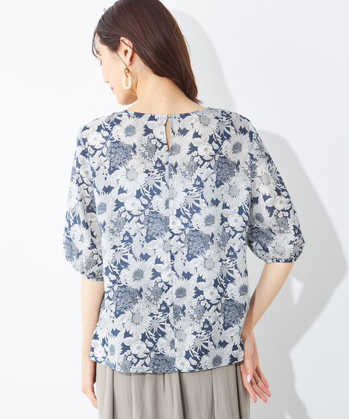 A/C DESIGN BY ALPHA CUBIC（エーシーデザインバイアルファキュービック）の「【リバティ】プリントパフスリーブプルオーバー（シャツ/ブラウス・レディース・ブルー/ネイビー・13号/9号/11号）」の6枚目の写真