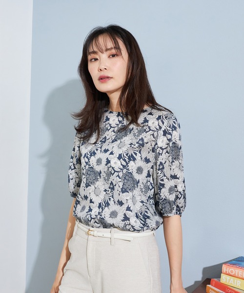 A/C DESIGN BY ALPHA CUBIC（エーシーデザインバイアルファキュービック）の「【リバティ】プリントパフスリーブプルオーバー（シャツ/ブラウス・レディース・ブルー/ネイビー・13号/9号/11号）」の2枚目の写真