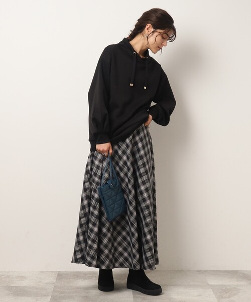 DRESKIP(ドレスキップ)の「◆【体型カバー】なめらかタッチ もちさら抜け衿トップス(スウェット・レディース・ピンク系/サンドベージュ/ブルー/ライトグレー/ブラック・04/02/03)」の12枚目の写真