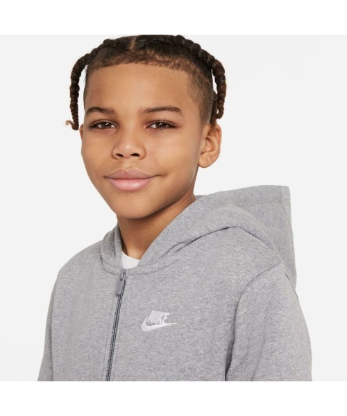 NIKE（ナイキ）の「《NIKEアパレル》ナイキ YTH クラブ フルジップフーディ（パーカー・キッズ・ブラック/グレー・130/140/150/160）」の5枚目の写真