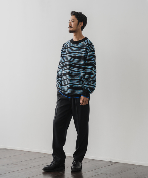 EDIFICE（エディフィス）の「スペースダイ ランダムボーダー クルーネックニット（ニット/セーター・メンズ・ホワイト/ブラック・MEDIUM/LARGE）」の6枚目の写真