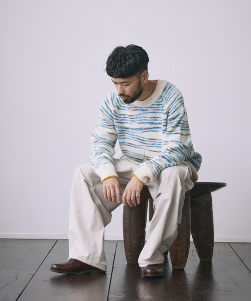 EDIFICE（エディフィス）の「スペースダイ ランダムボーダー クルーネックニット（ニット/セーター・メンズ・ホワイト/ブラック・MEDIUM/LARGE）」の8枚目の写真