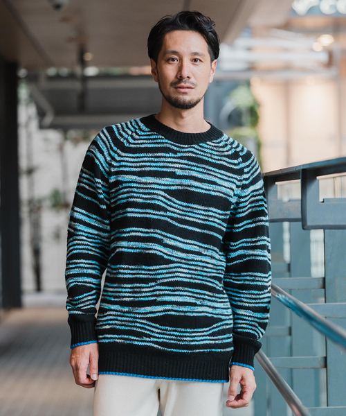 EDIFICE（エディフィス）の「スペースダイ ランダムボーダー クルーネックニット（ニット/セーター・メンズ・ホワイト/ブラック・MEDIUM/LARGE）」の11枚目の写真