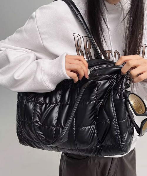 Theater code（シアターコード）の「quilting Boston bag/キルティングバッグ ショルダーバッグ ボストンバッグ ハンドバッグ 2WAY（ショルダーバッグ・メンズ・シルバー/ブラック/ホワイト・FREE）」の2枚目の写真