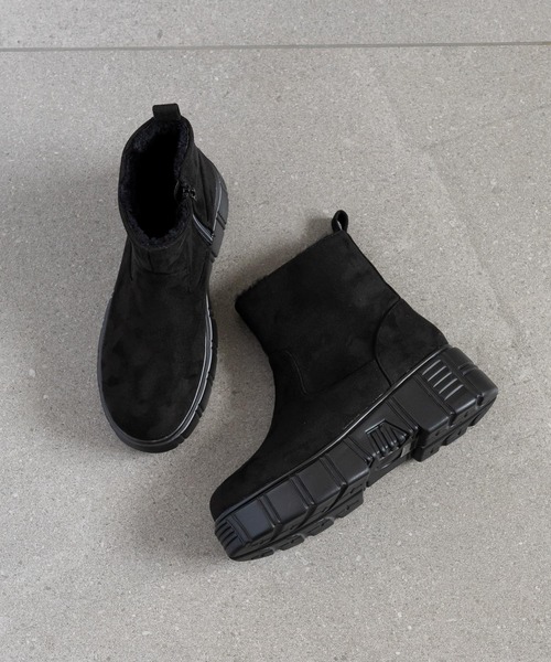 LAKOLE(ラコレ)の「フェイクムートンボリュームブーツ / 983889(ブーツ・レディース・ブラック/ベージュ・MEDIUM/LARGE)」の2枚目の写真