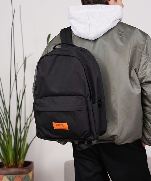 UNIVERSAL OVERALL(ユニバーサルオーバーオール)の「UNIVERSAL OVERALL/ユニバーサルオーバーオール DAILY RUCKSACK リュック バックパック(バックパック/リュック・メンズ・バーガンディー/チャコールグレー/ブルー/ブラック・FREE)」の2枚目の写真