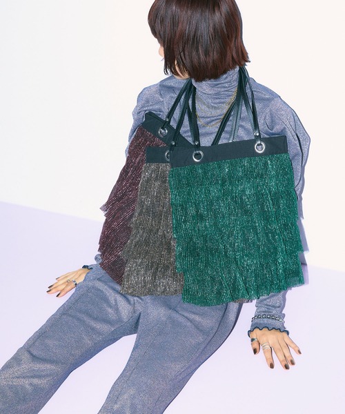 ELLEgirl（エルガール）の「ラメプリーツフリルトートバッグ【ELLEgirl/エル ガール】（トートバッグ・レディース・ダークグリーン/ピンク/アンティークゴールド・FREE）」の2枚目の写真