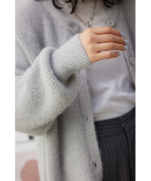 AZUL by moussy（アズールバイマウジー）の「ラメニットカーディガン（カーディガン/ボレロ・レディース・ブルー/ライトグレー/ゴールド/ブラック・SMALL/MEDIUM）」の5枚目の写真