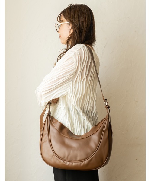 chocomee（チョコミー）の「half moon shoulder bag（ショルダーバッグ・レディース・ベージュ/ブラウン/ブラック・FREE）」の12枚目の写真