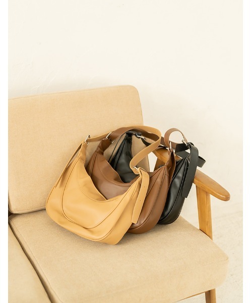 chocomee（チョコミー）の「half moon shoulder bag（ショルダーバッグ・レディース・ベージュ/ブラウン/ブラック・FREE）」の7枚目の写真