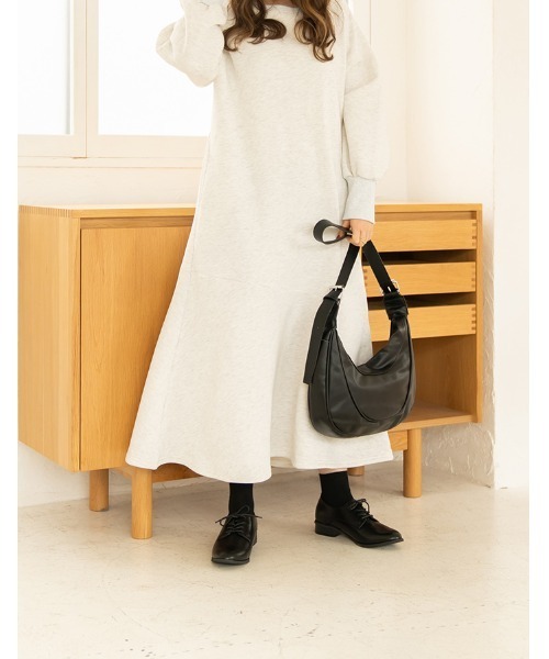 chocomee（チョコミー）の「half moon shoulder bag（ショルダーバッグ・レディース・ベージュ/ブラウン/ブラック・FREE）」の9枚目の写真