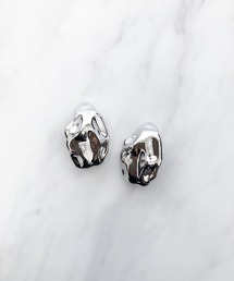 TIMELESS&THREE（タイムレスアンドスリー）の「メタル変形スクエアイヤリング（イヤリング）」