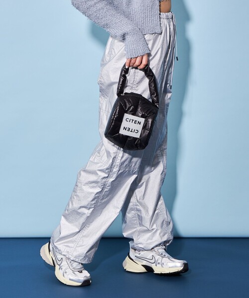 CITEN（シテン）の「＜CITEN＞パデッド ドラムバッグ ハーフ（ハンドバッグ・レディース・ブラック/ホワイト/シルバー/オレンジ系その他・FREE）」の13枚目の写真
