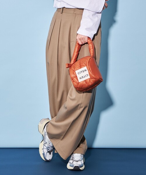 CITEN（シテン）の「＜CITEN＞パデッド ドラムバッグ ハーフ（ハンドバッグ・レディース・ブラック/ホワイト/シルバー/オレンジ系その他・FREE）」の17枚目の写真