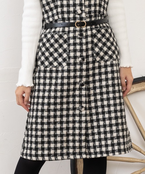 Grandeir(グランディール)の「チェックツイードくるみボタンワンピ(ワンピース・レディース・ブラック/モカ・M)」の5枚目の写真