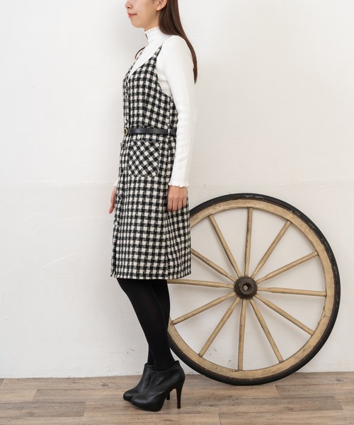 Grandeir(グランディール)の「チェックツイードくるみボタンワンピ(ワンピース・レディース・ブラック/モカ・M)」の9枚目の写真
