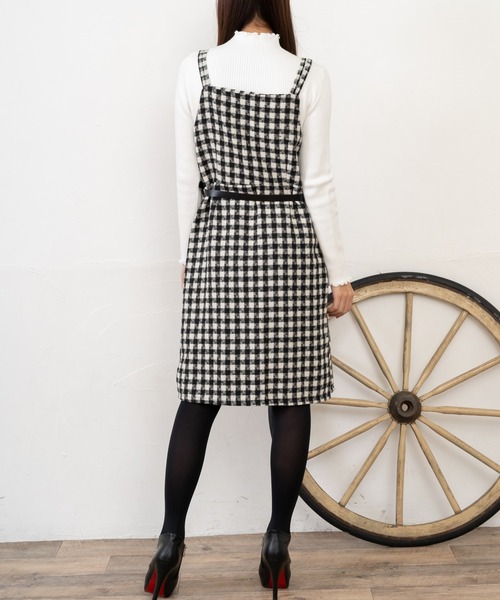 Grandeir(グランディール)の「チェックツイードくるみボタンワンピ(ワンピース・レディース・ブラック/モカ・M)」の11枚目の写真