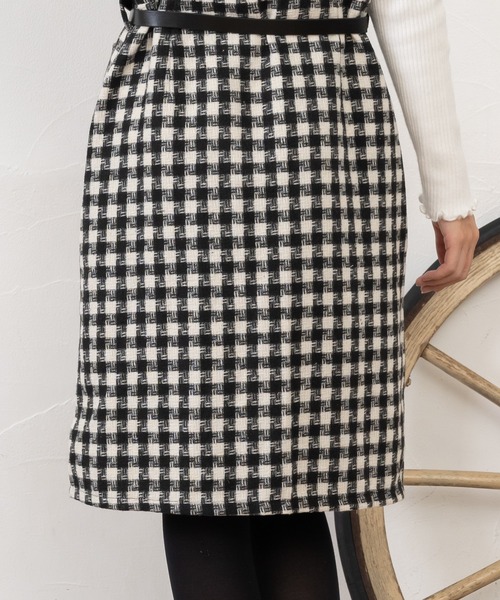 Grandeir(グランディール)の「チェックツイードくるみボタンワンピ(ワンピース・レディース・ブラック/モカ・M)」の13枚目の写真