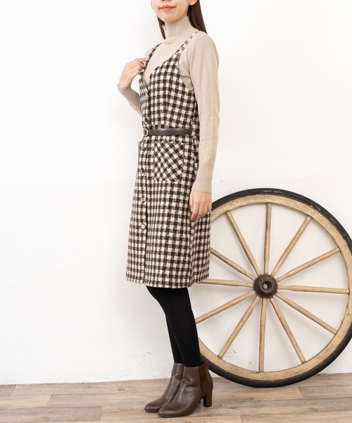 Grandeir(グランディール)の「チェックツイードくるみボタンワンピ(ワンピース・レディース・ブラック/モカ・M)」の17枚目の写真