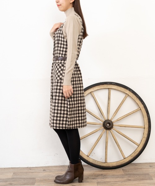 Grandeir(グランディール)の「チェックツイードくるみボタンワンピ(ワンピース・レディース・ブラック/モカ・M)」の19枚目の写真
