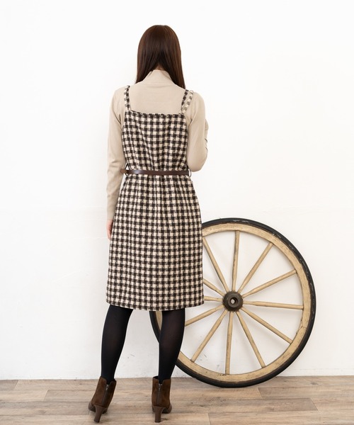 Grandeir(グランディール)の「チェックツイードくるみボタンワンピ(ワンピース・レディース・ブラック/モカ・M)」の21枚目の写真