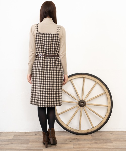 Grandeir(グランディール)の「チェックツイードくるみボタンワンピ(ワンピース・レディース・ブラック/モカ・M)」の22枚目の写真