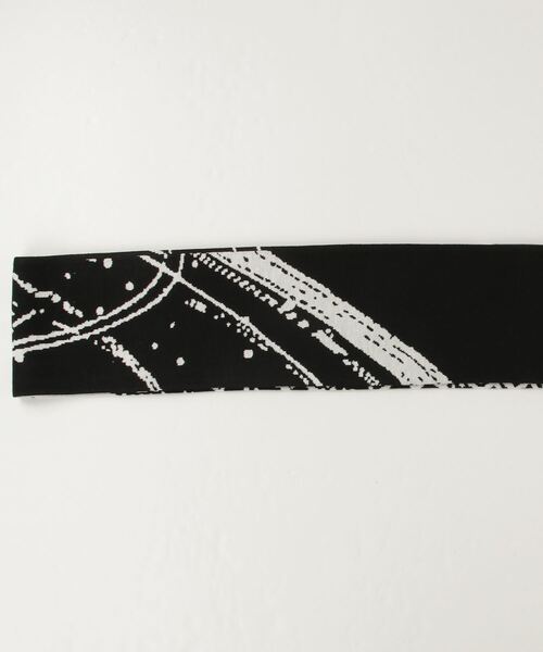 BEAMS T（ビームスティー）の「SauRas Being / HOOLIGAN JACQUARD MUFFLER（マフラー・メンズ・ブラック・ONE SIZE）」の5枚目の写真