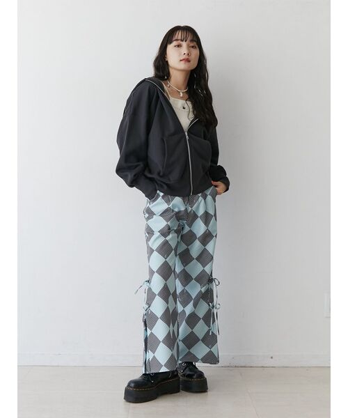 jouetie（ジュエティ）の「バタフライプリントフーディー（パーカー・レディース・ブラック/ブルー/アイボリー・MEDIUM）」の15枚目の写真