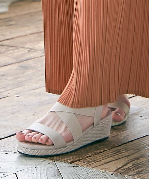 ikka（イッカ）の「ウェッジラバーベルトサンダル（サンダル・レディース・ブラック/ブラウン/オフホワイト・M/L）」の13枚目の写真