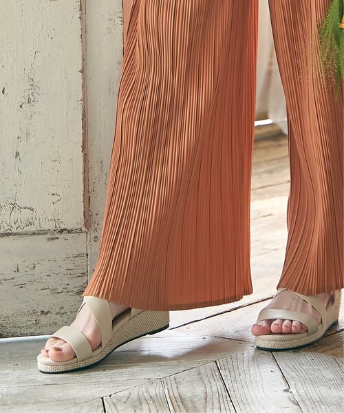 ikka（イッカ）の「ウェッジラバーベルトサンダル（サンダル・レディース・ブラック/ブラウン/オフホワイト・M/L）」の15枚目の写真