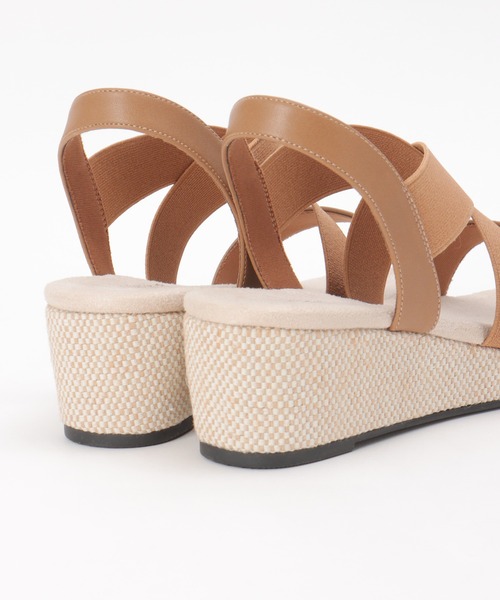 ikka（イッカ）の「ウェッジラバーベルトサンダル（サンダル・レディース・ブラック/ブラウン/オフホワイト・M/L）」の7枚目の写真