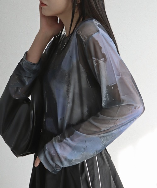 COURO（コウロ）の「アート柄ロングスリーブシアーＴシャツ（Tシャツ/カットソー・レディース・ブルー系/グリーン系/ピンク/ブルーグレー/パープル系/グレー系・M/L）」の4枚目の写真