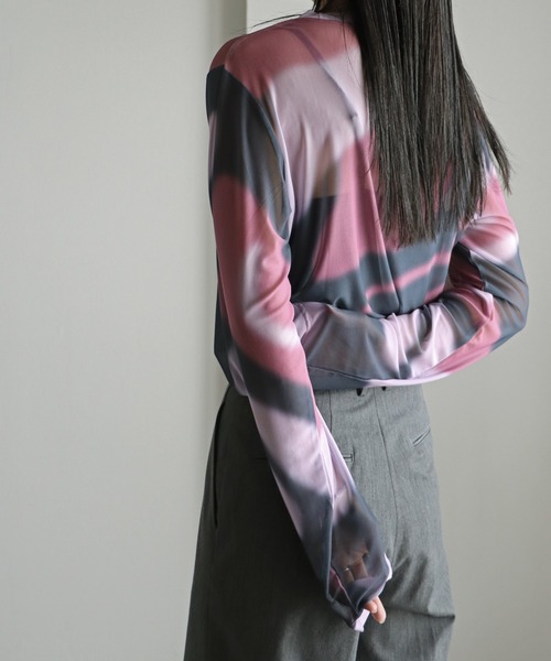 COURO（コウロ）の「アート柄ロングスリーブシアーＴシャツ（Tシャツ/カットソー・レディース・ブルー系/グリーン系/ピンク/ブルーグレー/パープル系/グレー系・M/L）」の8枚目の写真