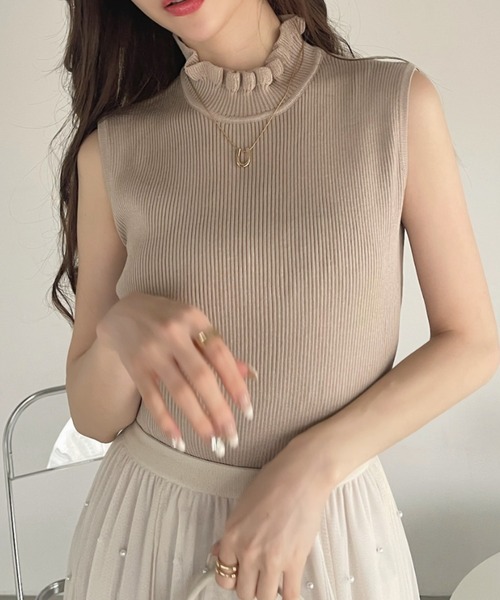 Ada.（エイダ）の「リブ フリル ニット トップス（ニット/セーター・レディース・グレイッシュベージュ/ブラック/グレー/アイボリー・FREE）」の4枚目の写真
