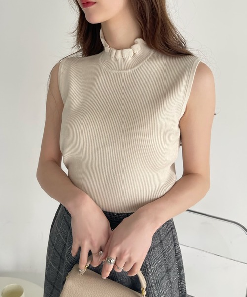 Ada.（エイダ）の「リブ フリル ニット トップス（ニット/セーター・レディース・グレイッシュベージュ/ブラック/グレー/アイボリー・FREE）」の2枚目の写真
