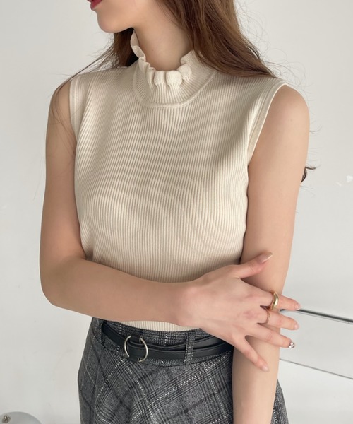 Ada.（エイダ）の「リブ フリル ニット トップス（ニット/セーター・レディース・グレイッシュベージュ/ブラック/グレー/アイボリー・FREE）」の7枚目の写真