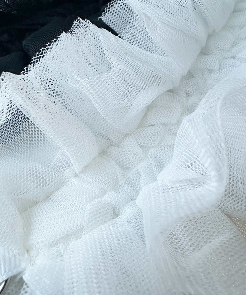 PICCIN（ピッチン）の「チュールフリルスマホショルダー（スマホケース/カバー・レディース・ホワイト/ブラック/グレー・FREE）」の5枚目の写真