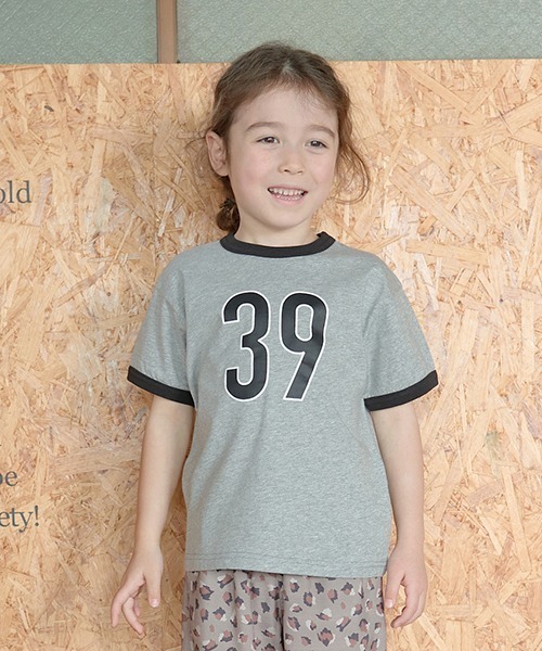 b・ROOM（ビールーム）の「【型崩れしないやわらかコットン】ナンバリングリンガーTシャツ（Tシャツ/カットソー・キッズ・ブルー/バイオレット/ブラック/グリーン/マスタード・120cm/130cm/150cm/110cm/140cm/100cm）」の2枚目の写真