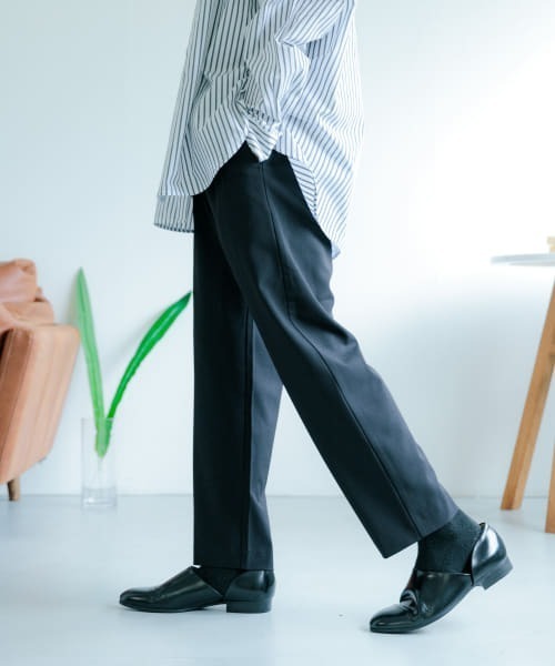 SENSE OF PLACE by URBAN RESEARCH（センスオブプレイスバイアーバンリサーチ）の「『イージーケア/セットアップ対応』ダブルタックテーパードスラックス（スラックス・メンズ・ブラック/ライトベージュ/グレー/ブルー/ベージュ/チャコールグレー・SMALL/MEDIUM/LARGE）」の2枚目の写真