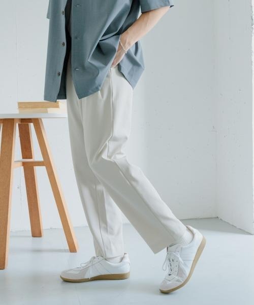 SENSE OF PLACE by URBAN RESEARCH（センスオブプレイスバイアーバンリサーチ）の「『イージーケア/セットアップ対応』ダブルタックテーパードスラックス（スラックス・メンズ・ブラック/ライトベージュ/グレー/ブルー/ベージュ/チャコールグレー・SMALL/MEDIUM/LARGE）」の7枚目の写真
