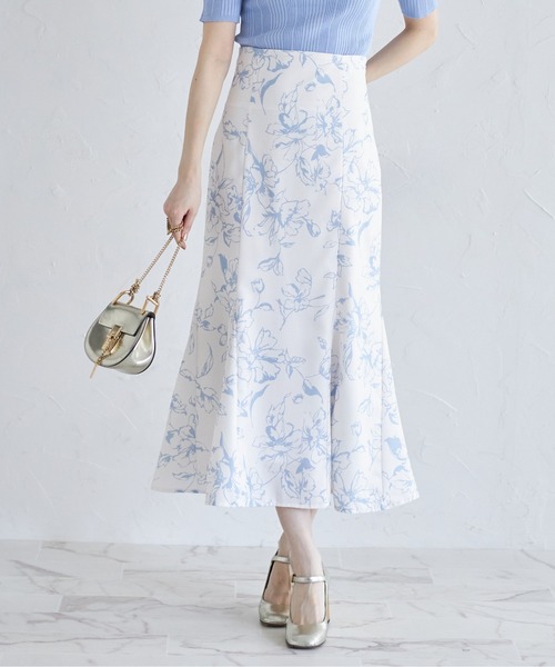 tocco closet(トッコ クローゼット)の「バックレースアップラインフラワープリントマーメイドスカート(スカート・レディース・ピンク/ブルー・M)」の1枚目の写真